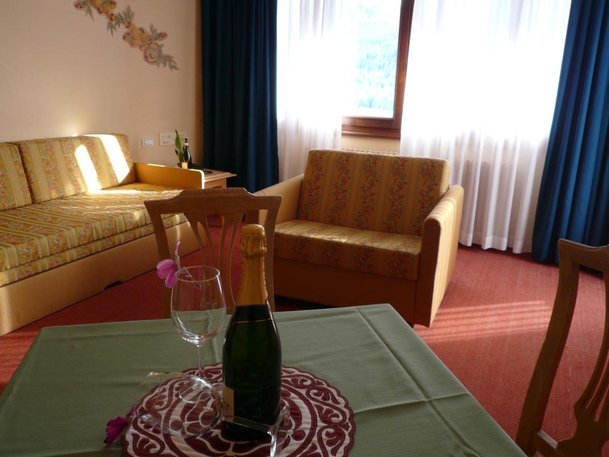 Rta Hotel Catturani Мадонна-ди-Кампильо Экстерьер фото