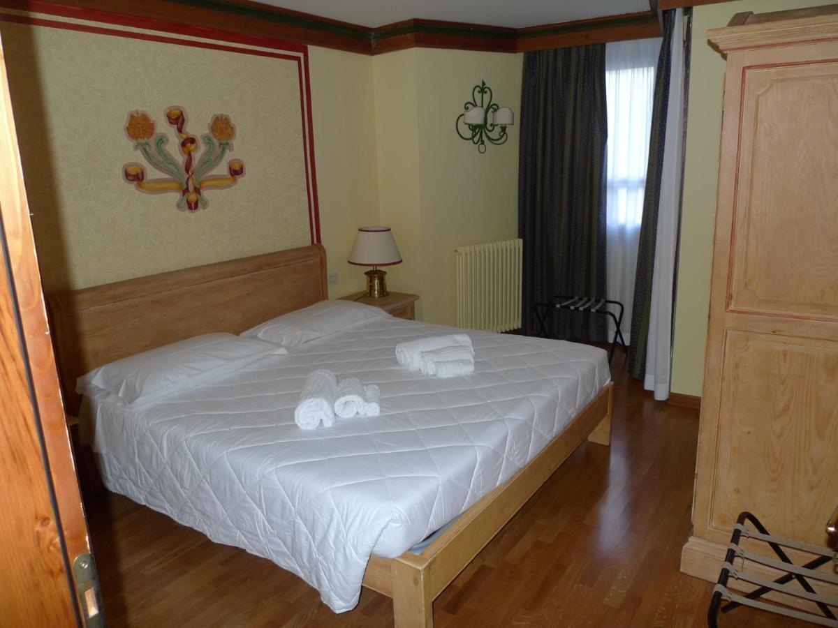 Rta Hotel Catturani Мадонна-ди-Кампильо Экстерьер фото