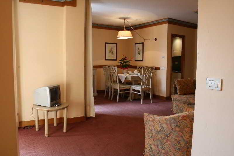 Rta Hotel Catturani Мадонна-ди-Кампильо Экстерьер фото