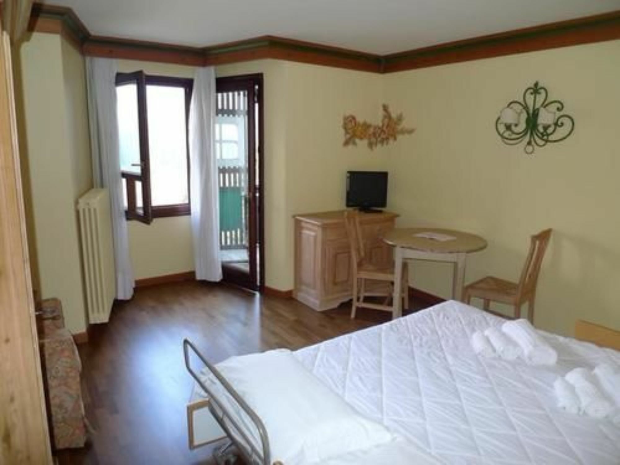 Rta Hotel Catturani Мадонна-ди-Кампильо Экстерьер фото